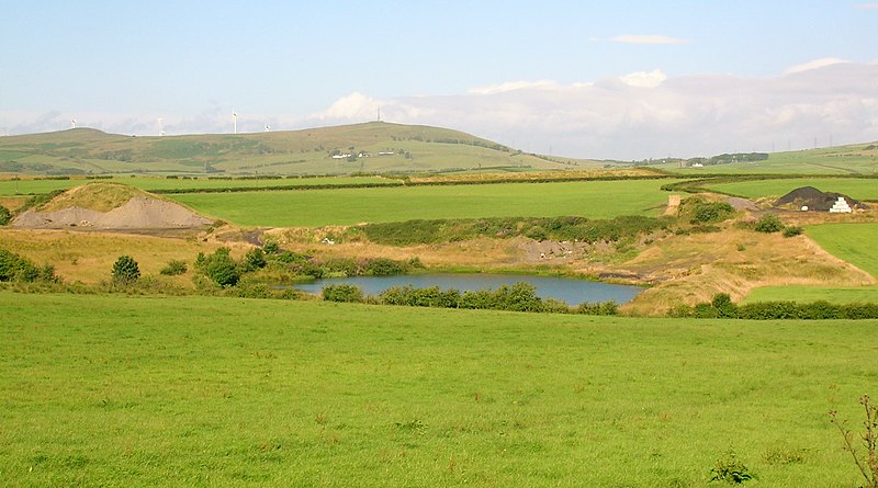 File:Broomhill Limestone Quarry looking north.JPG