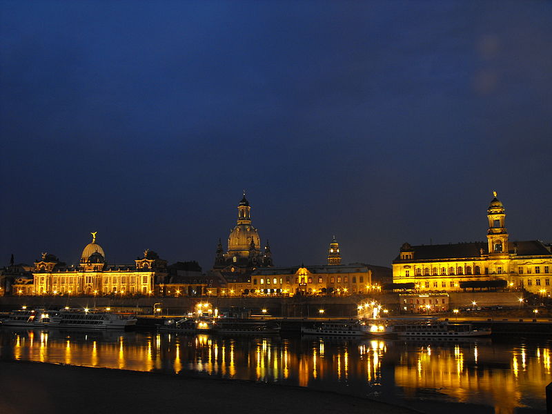 File:Bruehl.Terrace.at.Night-Dresden-2010.jpg