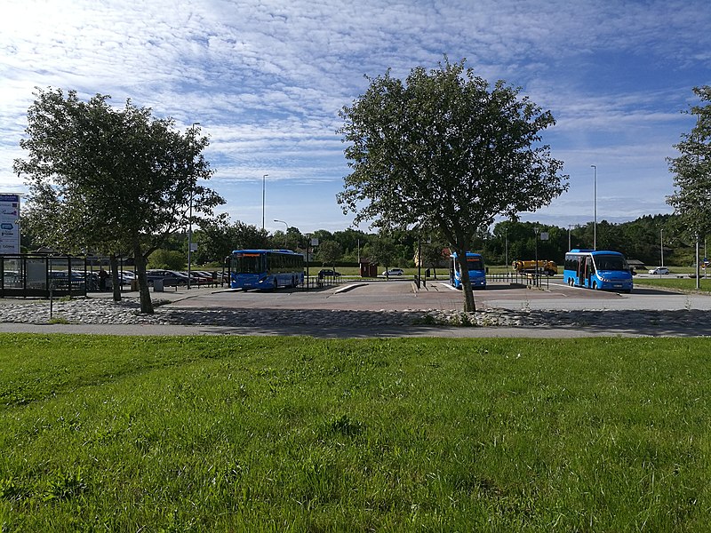 File:Busstation i Kållekärr.jpg