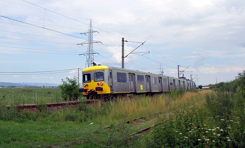 File:Căile Ferate Române - personal train.jpg