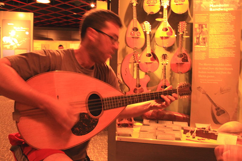 File:C.F. Martin Guitar Factory 2012-08-06 - 024.jpg