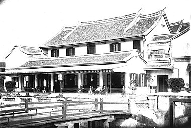 A Chinese house in Semarang at the turn of the 20th century.