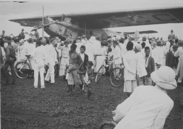 First aircraft to land at Halim Perdanakusuma Airport, still known as Tjililitan Field, in November 1924