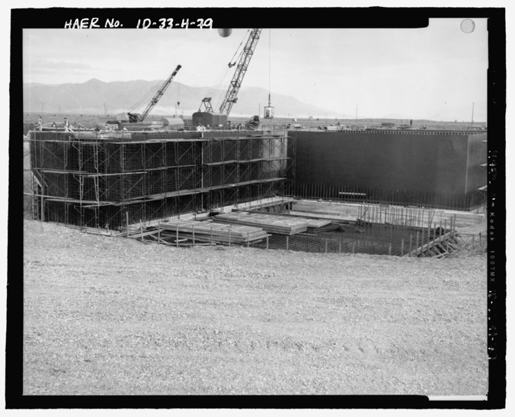 File:CONSTRUCTION PROGRESS PHOTO SHOWING WEST STORAGE BASIN AT FUEL STORAGE BUILDING (CPP-603). INL PHOTO NUMBER NRTS-51-689.; Unknown Photographer, 1950 - Idaho National Engineering HAER ID-33-H-79.tif