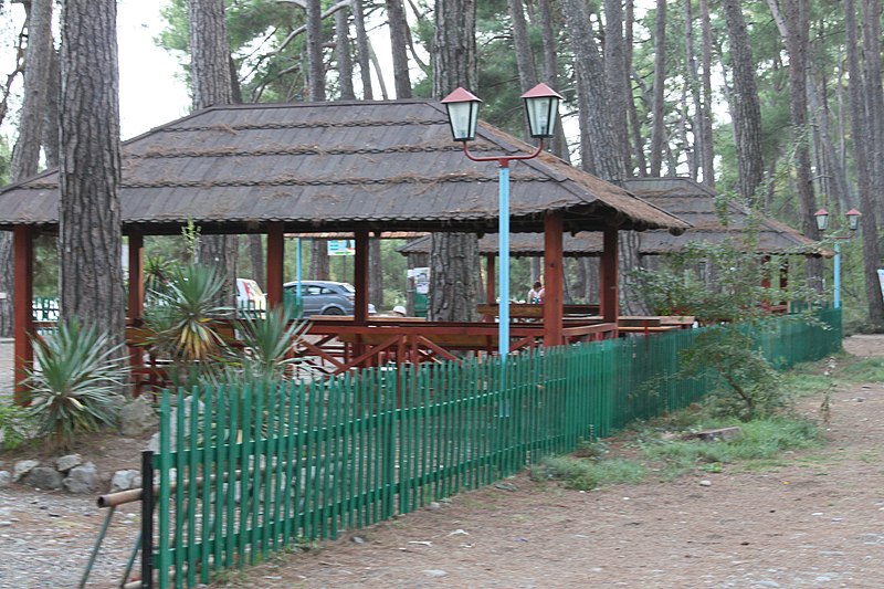 File:Cafe on the beach - panoramio.jpg