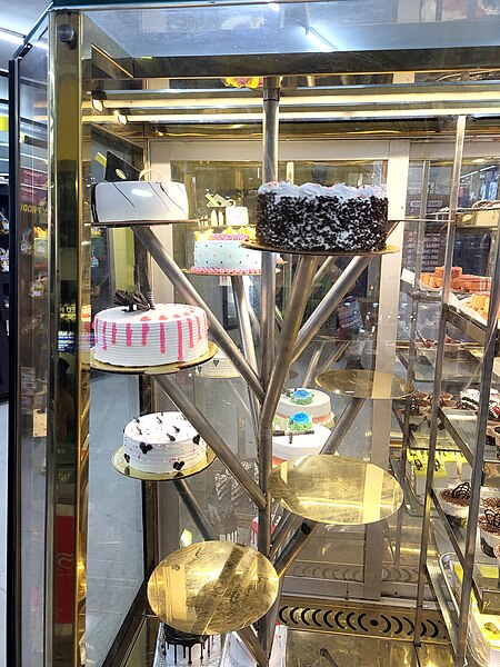 File:Cakes 3.jpg