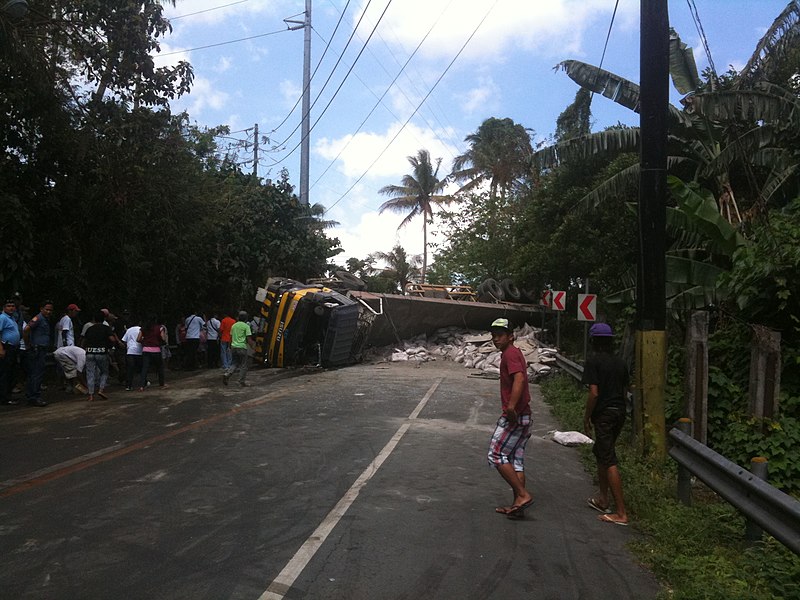 File:Calauan Road Accident 20140320.jpg