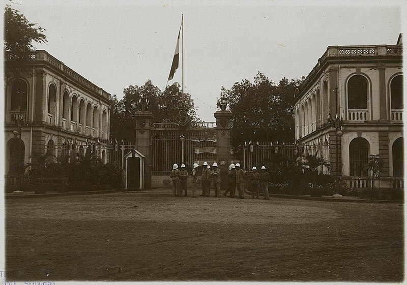 File:Casernes du 11e R.I.C. à Saigon.jpg