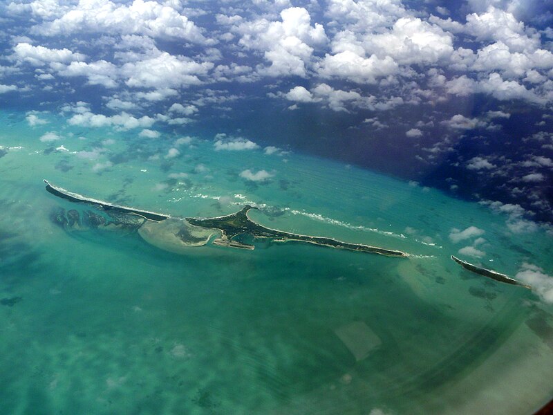 File:Cat Cays and Gun Cay aerial view in 2012 6.jpg