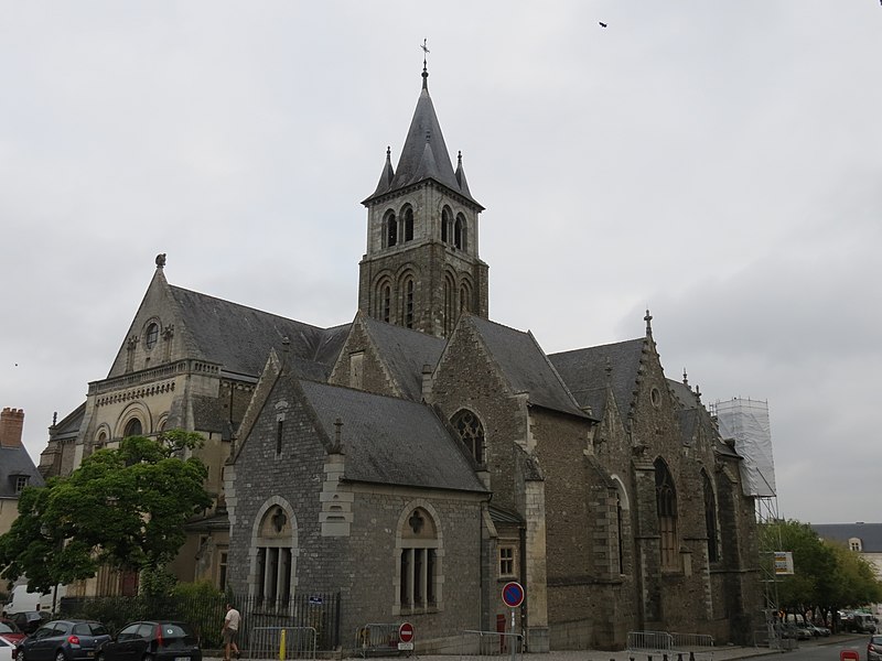 File:Cathédrale de la Sainte-Trinité de Laval 1.JPG
