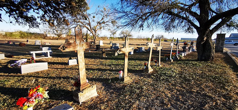 File:Cementerio Our Lady Queen of Heaven Church.jpg