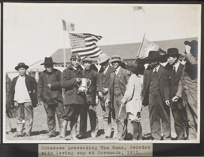 File:Chinese presenting Tom Gunn, Aviator with loving cup at Coronado, 1911.jpg