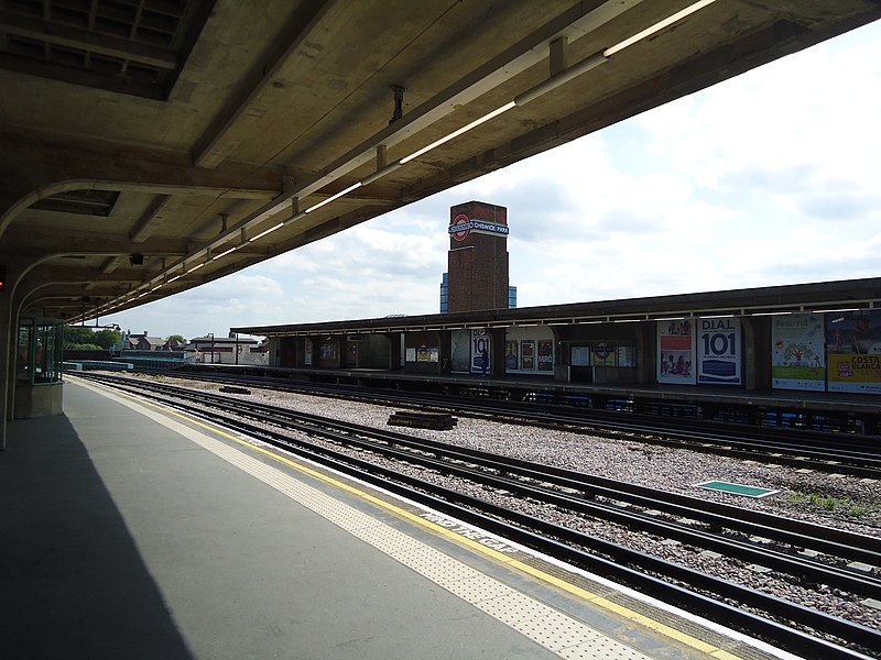 File:Chiswick Park underground station - geograph.org.uk - 2581064.jpg