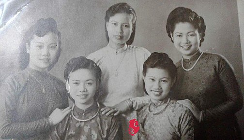 Five sisters in Hanoi about 1950-3.