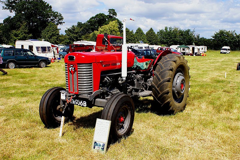 File:Classic Tractors Massey Ferguson (2620978995).jpg