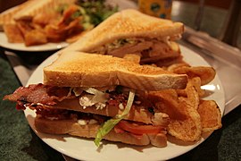 https://upload.wikimedia.org/wikipedia/commons/thumb/b/bd/Club-sandwich.jpg/270px-Club-sandwich.jpg