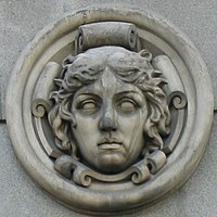 Portrétní reliéf v sídle Španělské banky v Madridu.