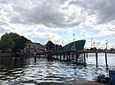 De tijdelijke brug die de Dijksgracht verbindt met het Marineterrein - foto van User:Husky, september 2017