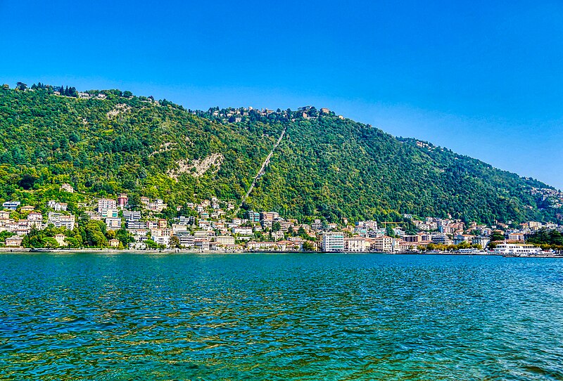 File:Como Vista sul Lago di Como 09.jpg