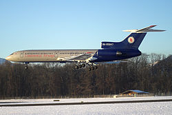 Tupolev Tu-154M Continental Airwaysin väreissä 2008.