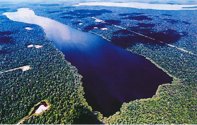 File:Danau Bawah Taman Nasional Zamrud.jpg