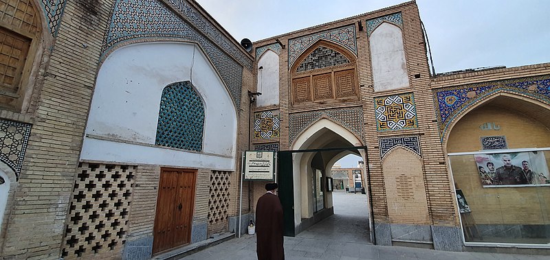 File:Darb-e Imam 12.jpg