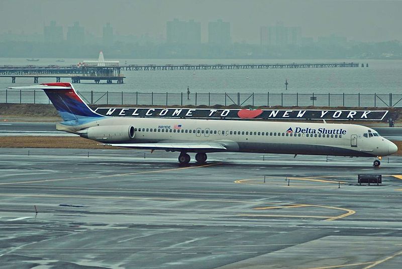 File:Delta Shuttle MD-88, N916DE@LGA,05.02.2008-498be - Flickr - Aero Icarus.jpg