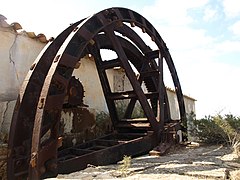 Moulin de pompage d’eau de mer alimentant les salines autour de l’Estany Pudent.