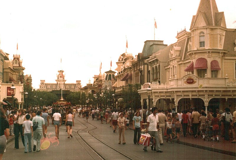 File:Disneyland, USA, 1977 (1).jpg