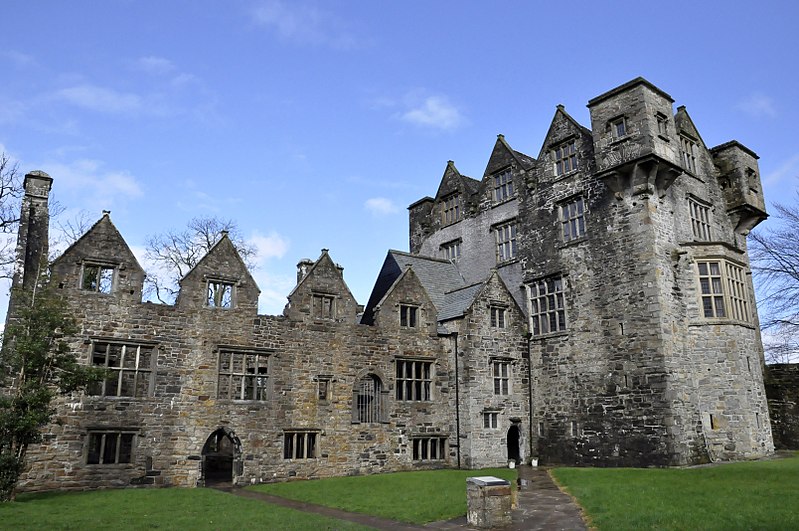 Wide shot of Donegal Castle