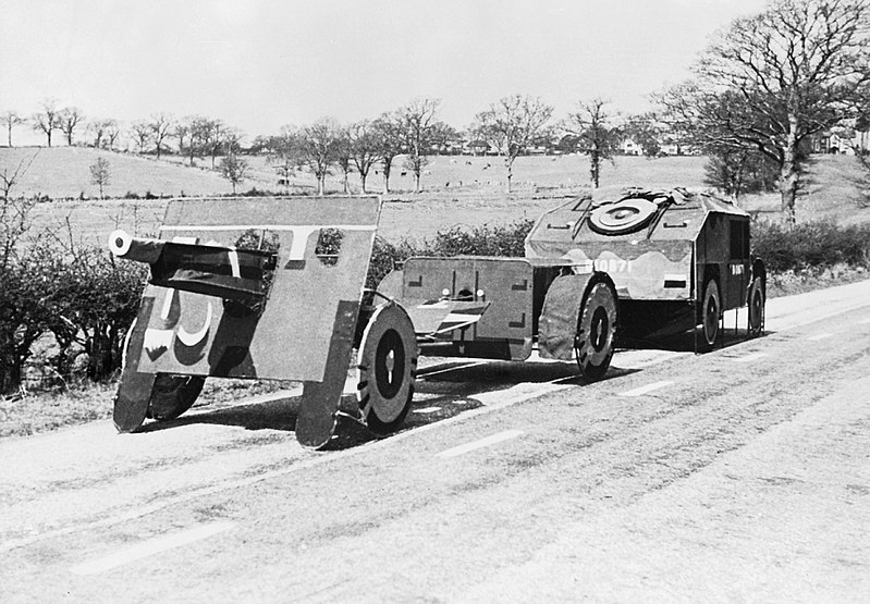 File:Dummy Equipment Designed For USE by the British Army during the Second World War H42529.jpg