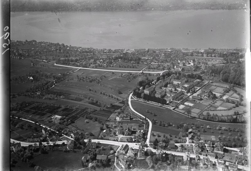 File:ETH-BIB-Zürich-Burghölzli, Forchstrasse, Lenggstrasse zum Burghölzli aus 300 m-Inlandflüge-LBS MH01-001590.tif