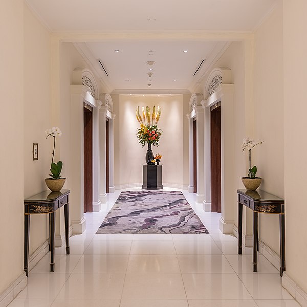 File:Elevators vestibule with flower bouquets at InterContinental Hotel Singapore.jpg