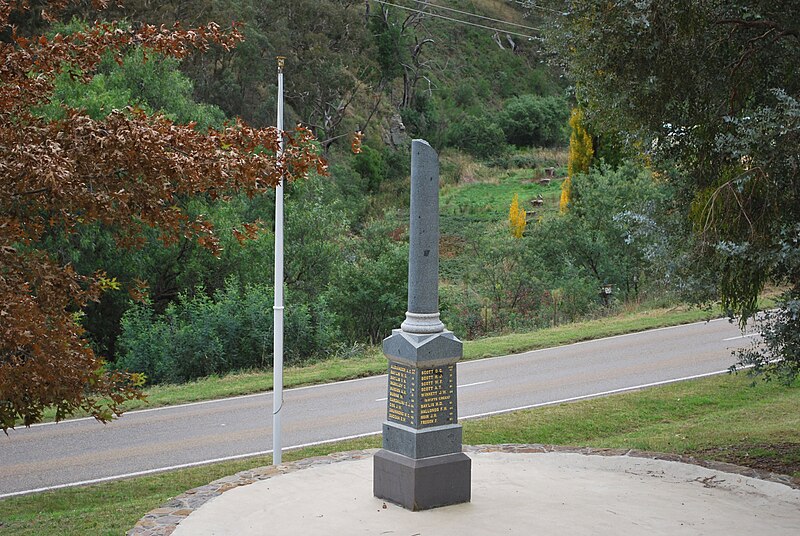 File:Ensay War Memorial.JPG