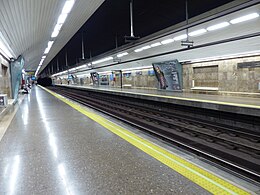 Estación de Cuzco, vista del andén, Línea 10, Madrid, España, 2015 07.JPG