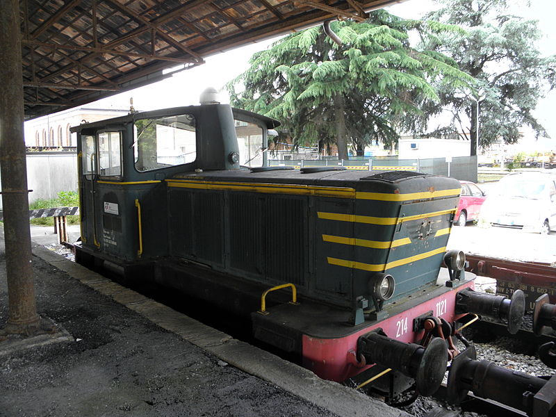 File:FS 214.1121 loco diesel (Rovigo train station) 04.JPG