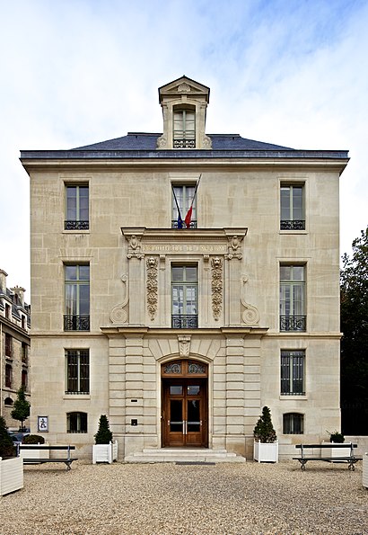 How to get to Bibliothèque de l'Arsenal with public transit - About the place