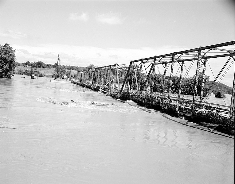 File:Flood Waters in Wingina (7790608040).jpg