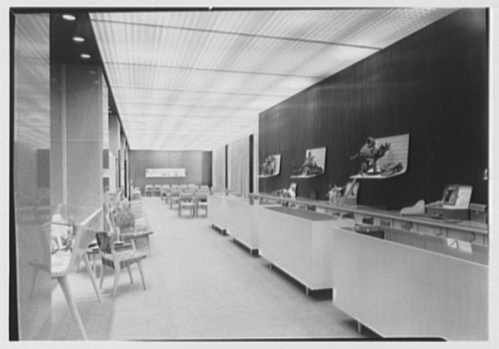 File:Florsheim Shoes, business at 515 5th Ave., New York City. LOC gsc.5a13093.tif