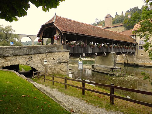 Le pont couvert en bois de la ville de Fribourg en Suisse