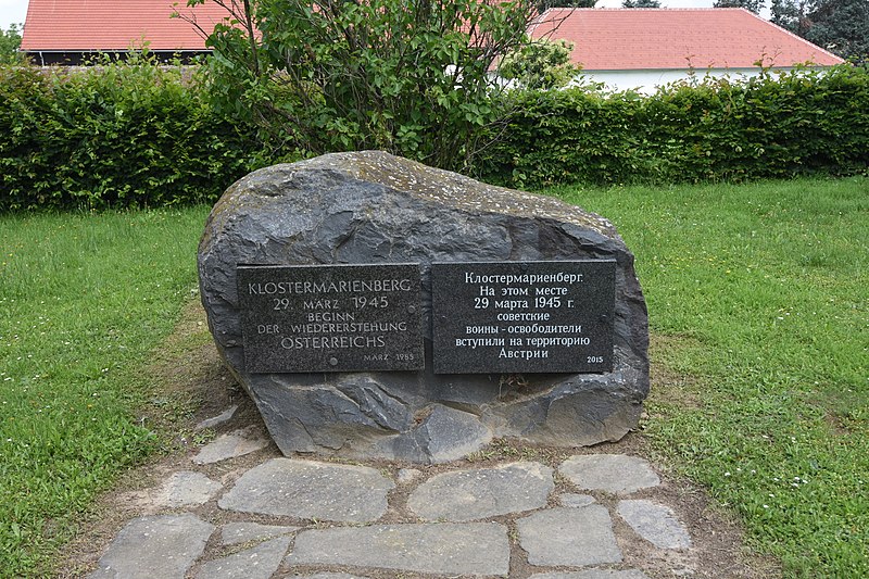 File:Gedenkstätte Zweiter Weltkrieg Klostermarienberg.jpg