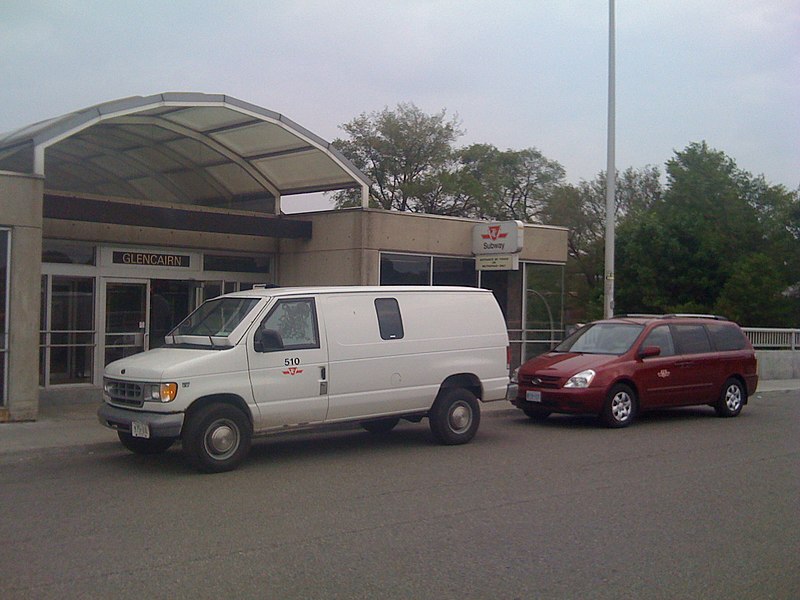 File:Glencairn TTC maintenance crew.jpg