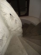 Escalera de caracol Gluck-Haus con husillo.JPG