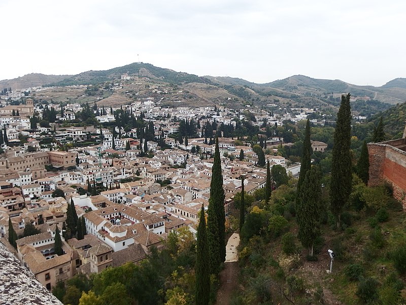 File:Granada, Albaicín desde Alhambra (06).jpg