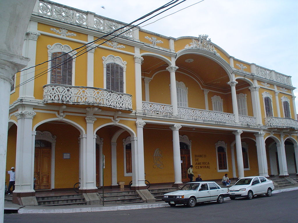 Domy w stylu kolonialnym w Granadzie
