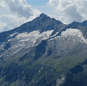 Großer Löffler and to the right of it Kleiner Löffler from the northeast, in front of it the Löfflerkees