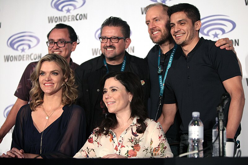 File:Gustavo Arellano, Lalo Alcaraz, Missi Pyle, Alex Borstein, Nicholas Gonzalez & Mark Hentemann (26111329725).jpg