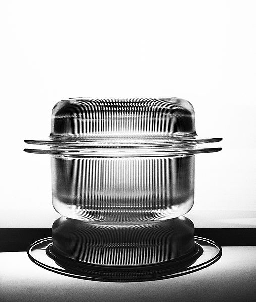 File:Heller Ovenware Massimo Vignelli - Austin Calhoon Photograph.jpg