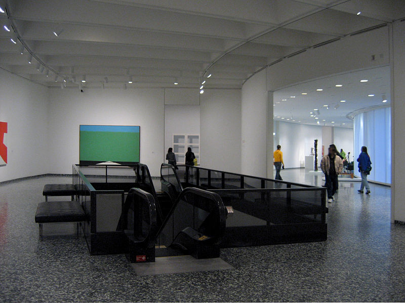 File:Hirshhorn Museum (outer gallery) 1.jpg