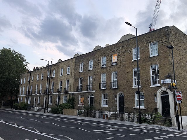 Houses in Queenbridge Road